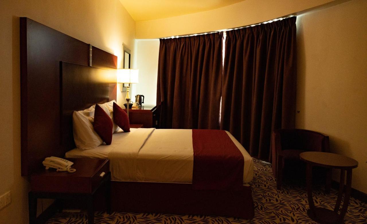 Mra Grand Hotel Dubai Buitenkant foto